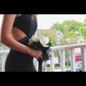 BLACK BACKLESS PROM DRESS